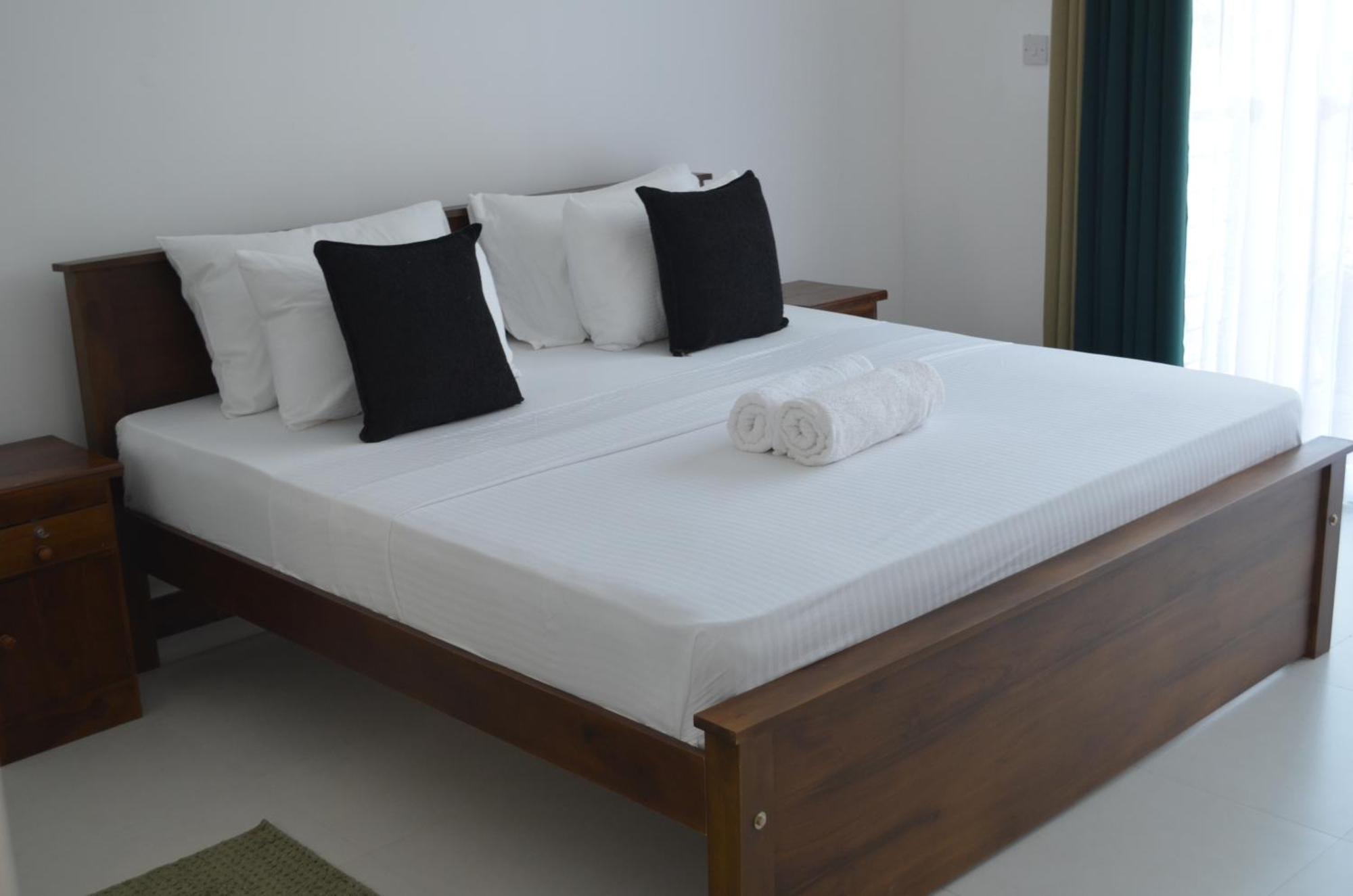 Silina Airport Transit Hotel & Residence 카투나야크 외부 사진
