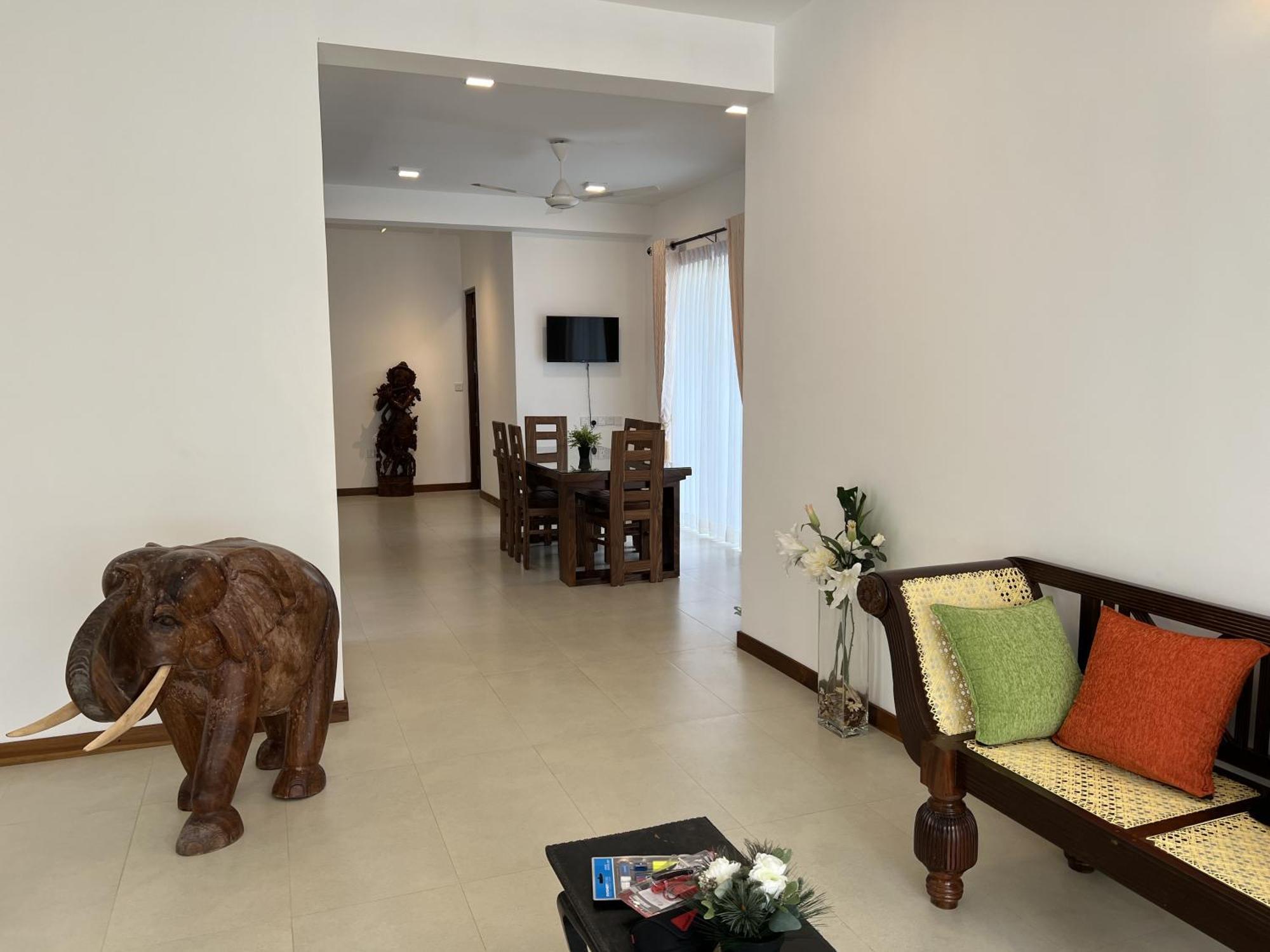 Silina Airport Transit Hotel & Residence 카투나야크 외부 사진